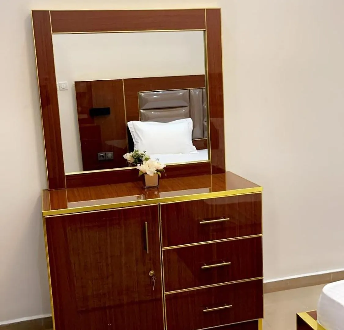 Appartement Cozy Bien Equipe A Mamelles Dakar Apartment
